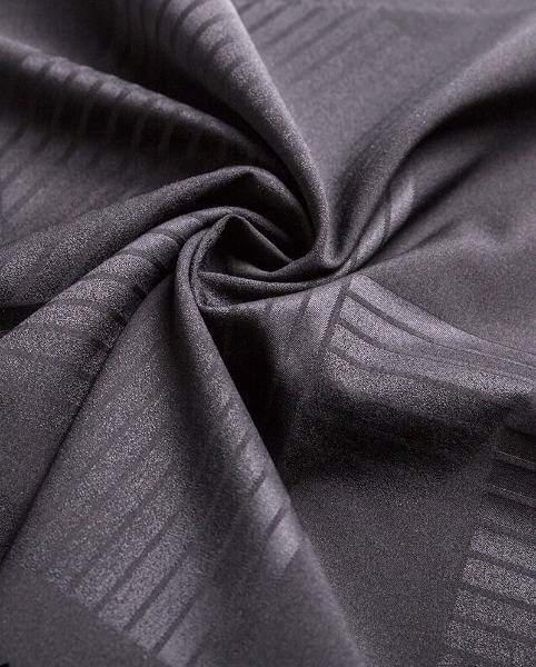 ¿Qué papel juegan la urdimbre y la trama en la estructura general de un tejido?